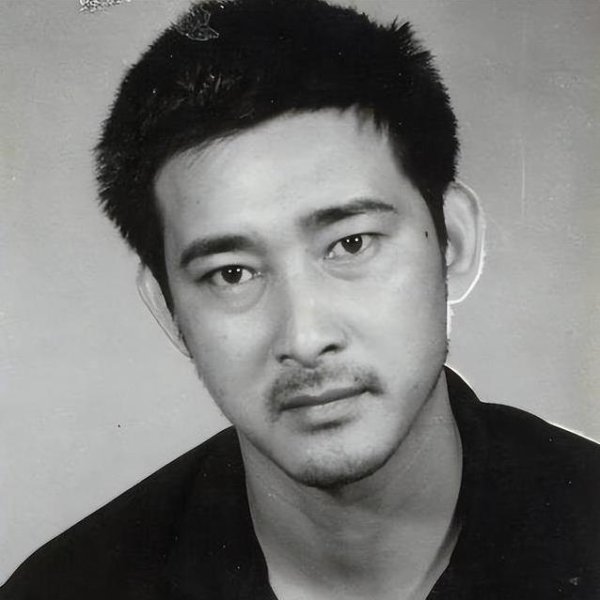 通达配资 94版三国姜维扮演者去世半年无人知，每天几十片止痛药撑着拍戏